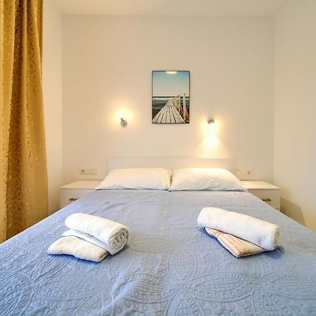 Apartmani Mara Matic Malinska Eksteriør bilde